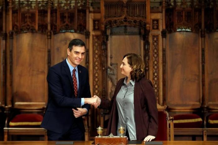 Colau cree que no es necesaria la figura del mediador en la mesa de negociación