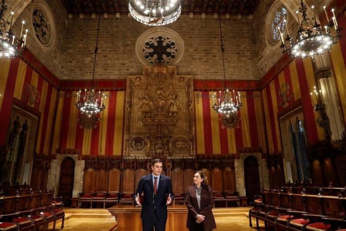 Colau cree que no es necesaria la figura del mediador en la mesa de negociación