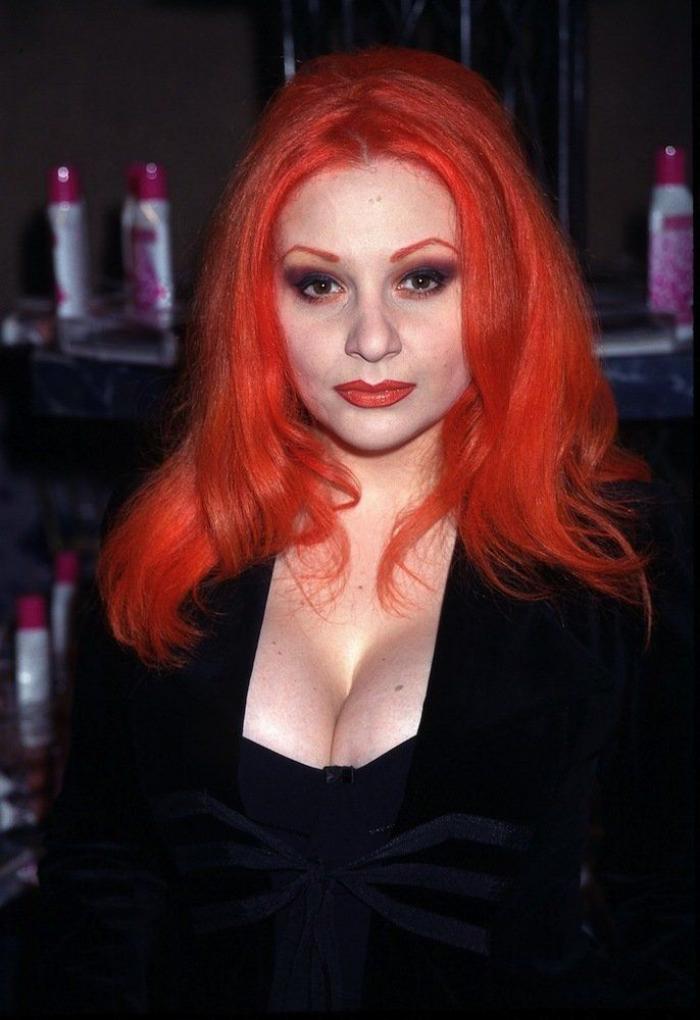 Alaska coge el relevo de Concha Velasco en 'Cine de barrio'