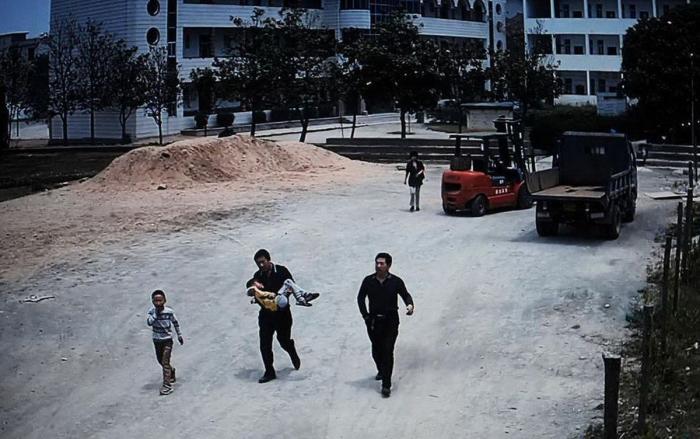 "Tonta, meona, guarra, gorda...": el dibujo de una niña destapa los brutales malos tratos de su madre en Marbella