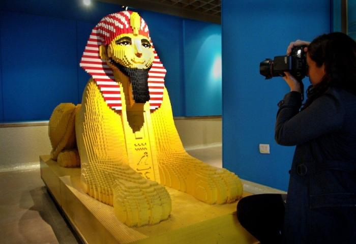 Nathan Sawaya, el artista que hace esculturas con piezas de Lego (FOTOS)