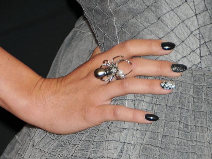 Todas las razones por las que NO deberías hacerte la manicura en un salón 'low-cost'