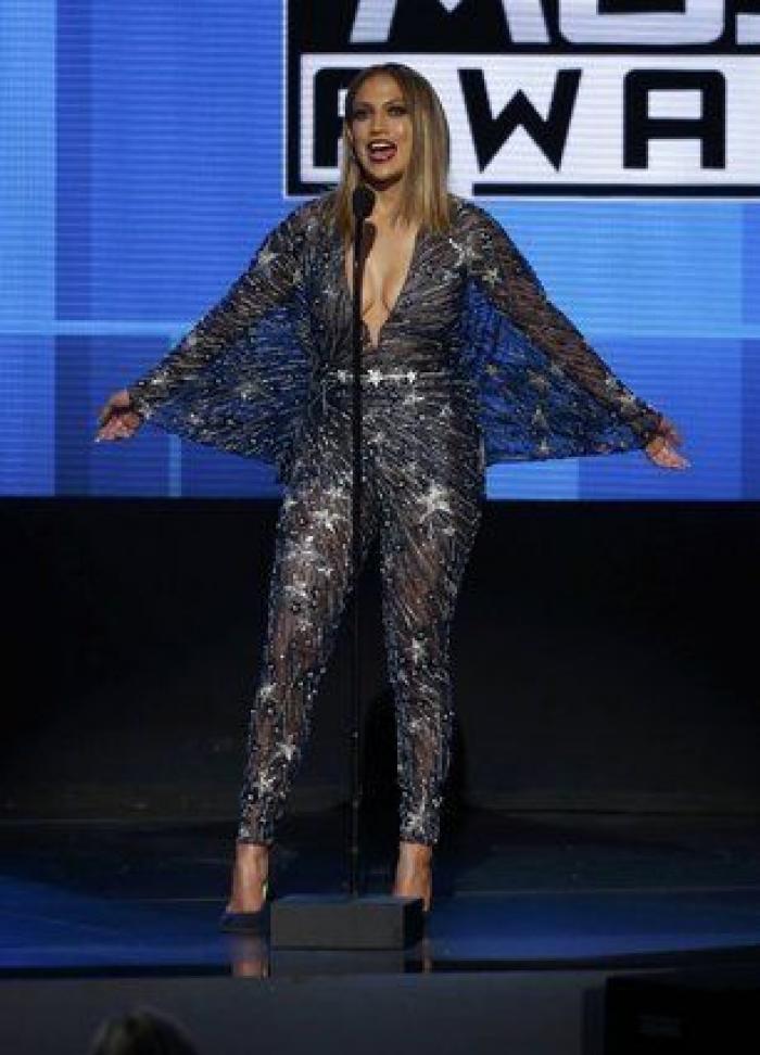 Los mil y un 'looks' de Jennifer Lopez en los American Music Awards