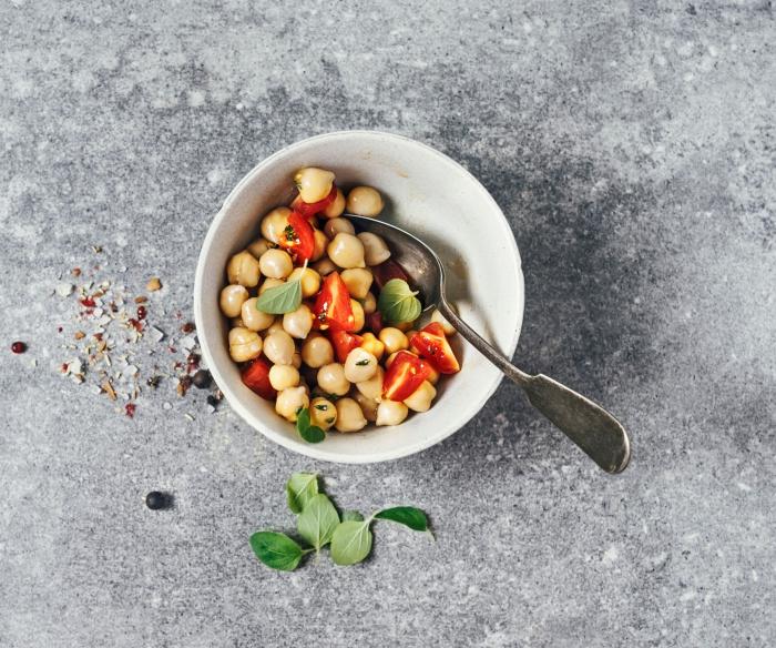 Cómo pelar un kiwi con una cuchara en 30 segundos