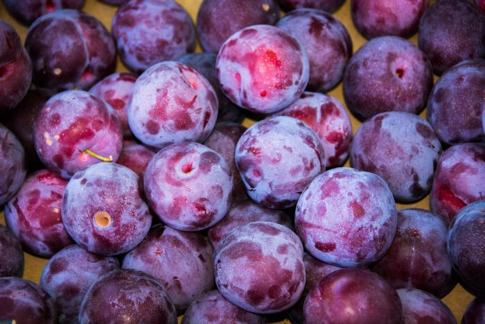 Cómo pelar un kiwi con una cuchara en 30 segundos
