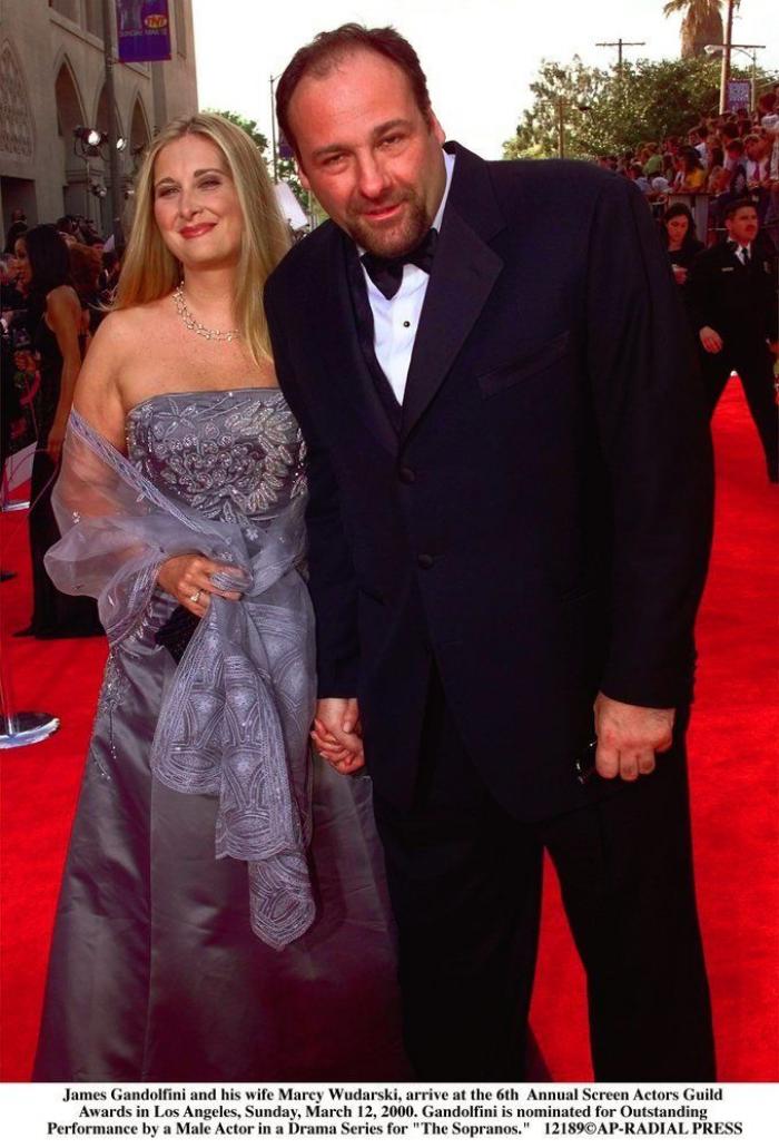 Muerte de 'Tony Soprano': homenaje a James Gandolfini en el lugar de la última escena de 'Los Soprano'