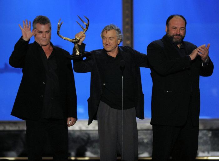 Muerte de 'Tony Soprano': homenaje a James Gandolfini en el lugar de la última escena de 'Los Soprano'