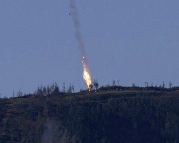 Turquía derriba un caza ruso que sobrevolaba la frontera con Siria