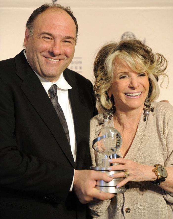 Muerte de 'Tony Soprano': homenaje a James Gandolfini en el lugar de la última escena de 'Los Soprano'