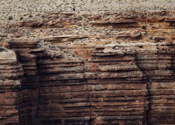 Nik Wallenda en el Gran Cañón del Colorado: 426 metros sobre un cable sin red (FOTOS, VÍDEO, GIFS)