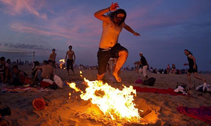 Noche de San Juan 2013: Las hogueras, en fotos