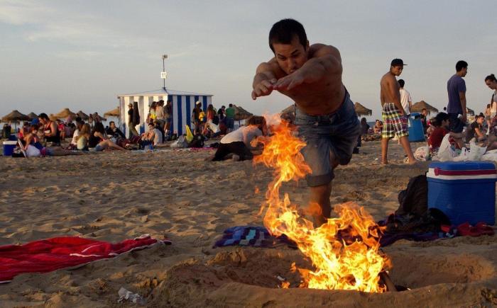 Noche de San Juan 2013: Las hogueras, en fotos
