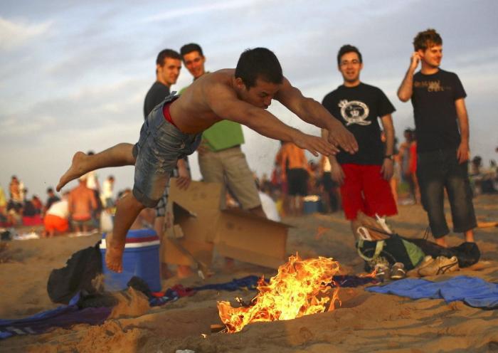 Noche de San Juan 2013: Las hogueras, en fotos