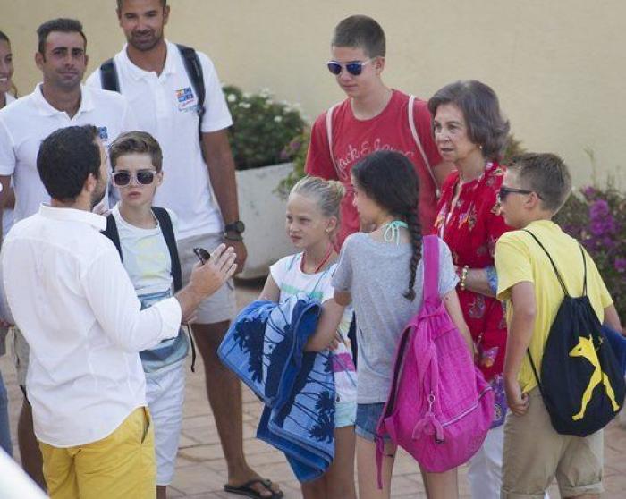 La reina Sofía posa con sus nietos en Palma de Mallorca: ¿quién falta?