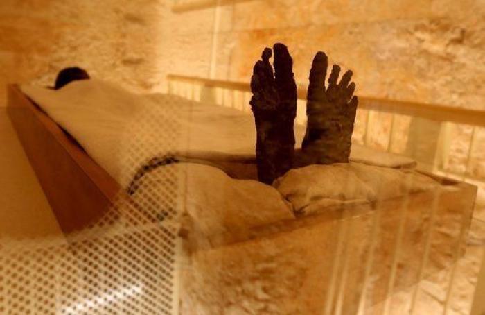 Un análisis en la tumba de Tutankamón determina que hay "algo" tras sus muros