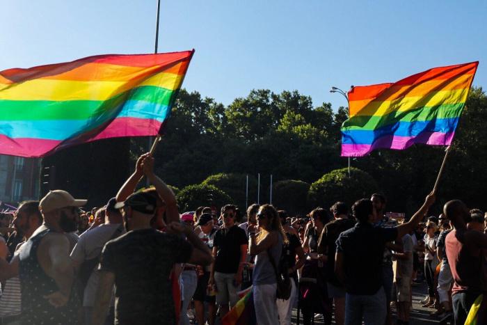 Agresión homófoba en Sevilla: un hombre acaba con la nariz rota tras un ataque en una discoteca