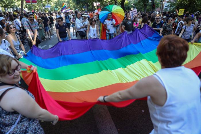 Agresión homófoba en Sevilla: un hombre acaba con la nariz rota tras un ataque en una discoteca
