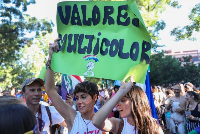 Agresión homófoba en Sevilla: un hombre acaba con la nariz rota tras un ataque en una discoteca
