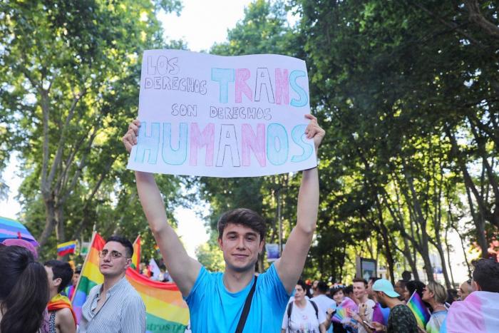 Agresión homófoba en Sevilla: un hombre acaba con la nariz rota tras un ataque en una discoteca