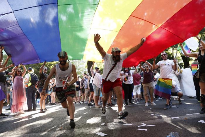 Agresión homófoba en Sevilla: un hombre acaba con la nariz rota tras un ataque en una discoteca