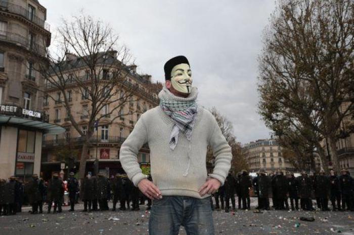 La policía dispersa con gases y cargas una manifestación en el centro de París