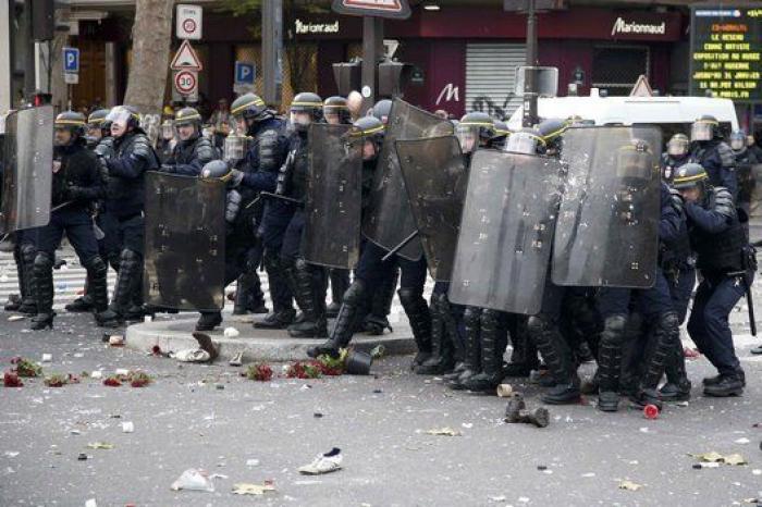 La policía dispersa con gases y cargas una manifestación en el centro de París