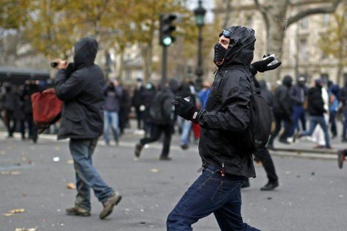 La policía dispersa con gases y cargas una manifestación en el centro de París