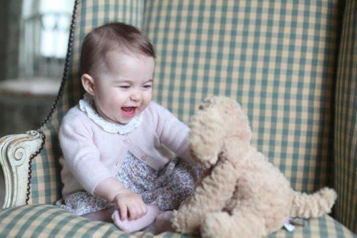 Imágenes oficiales de la princesa Carlota a los seis meses