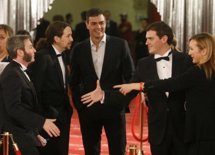 Pablo Iglesias sorprende con esmoquin y pajarita en los premios Goya 2016 (FOTOS)