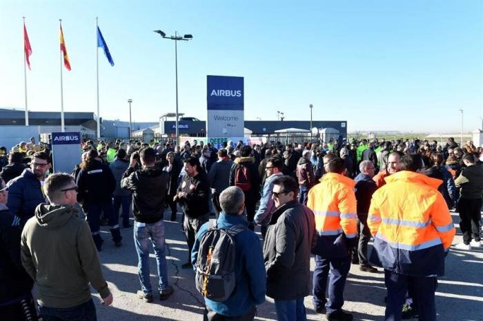 Un millar de personas se concentran en Getafe contra los despidos en Airbus