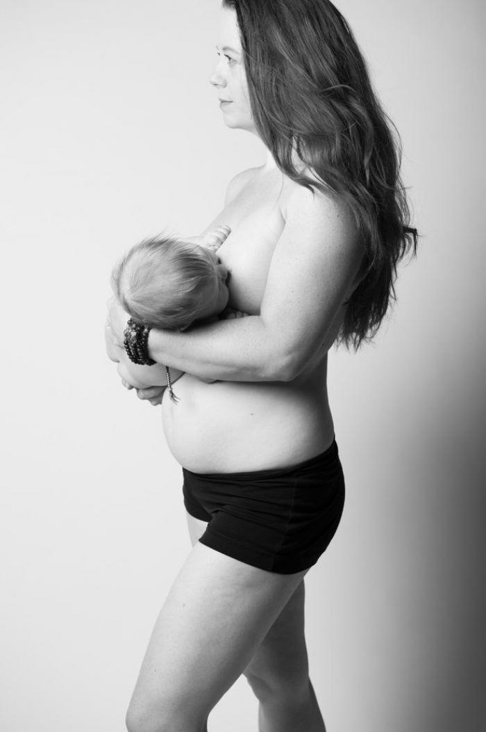 Este post viral de una madre amamantando a su bebé calla a quienes la critican