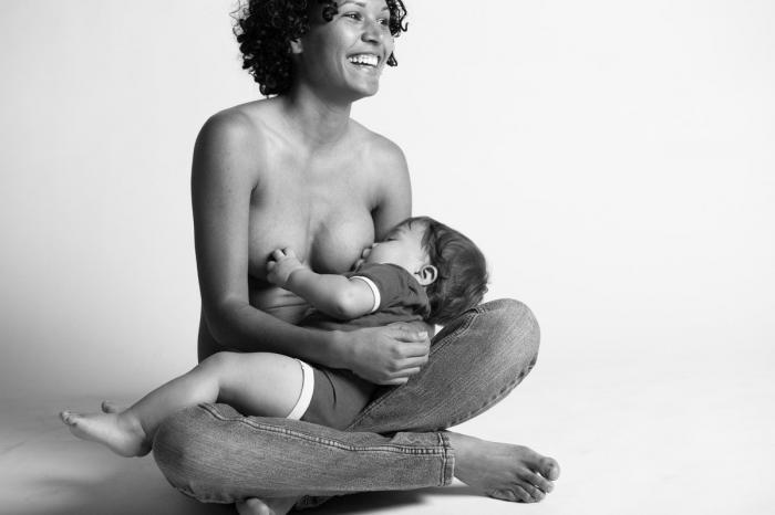 Este post viral de una madre amamantando a su bebé calla a quienes la critican