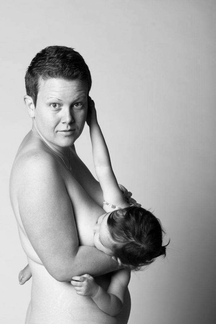 Este post viral de una madre amamantando a su bebé calla a quienes la critican