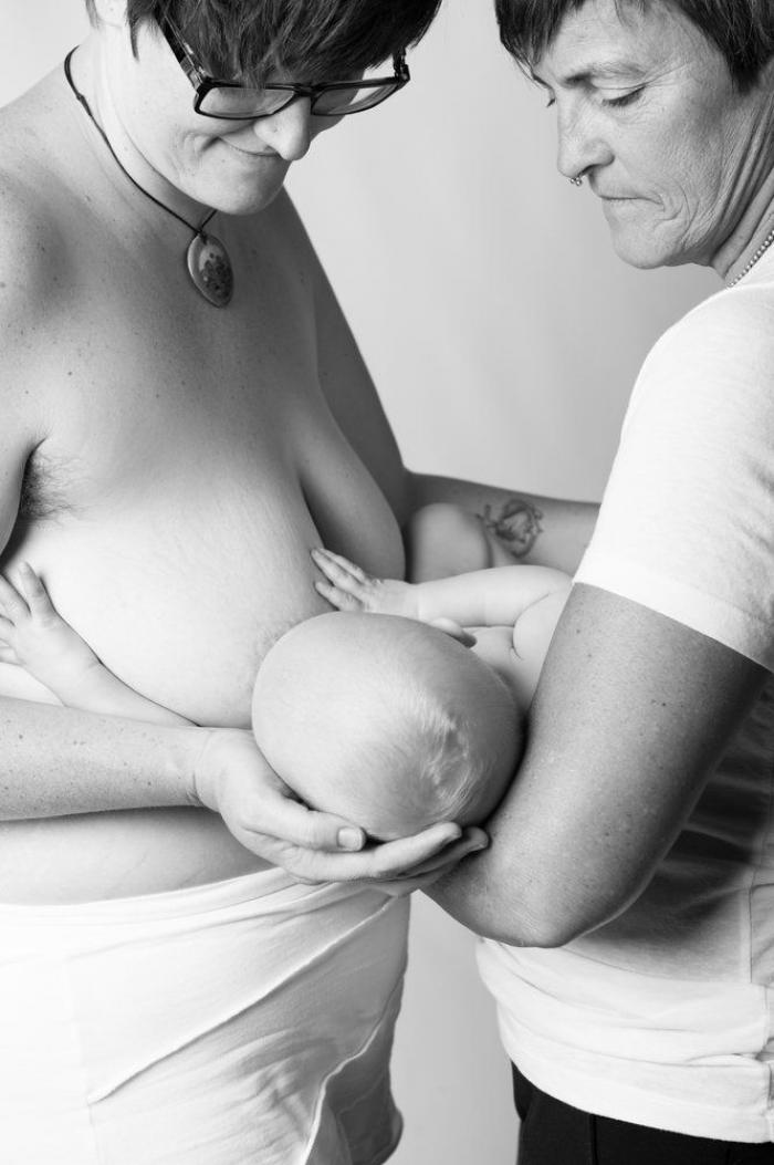 Este post viral de una madre amamantando a su bebé calla a quienes la critican