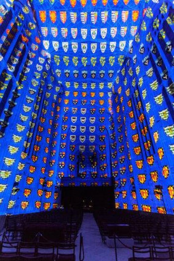 La capilla del King's College de Cambridge se transforma y se convierte en una pantalla gigante