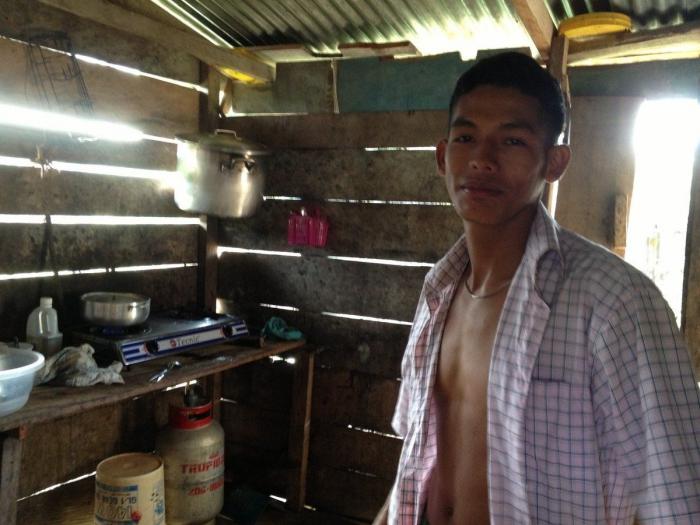 Mosquitos, arte y lodo: la Ruta Quetzal BBVA visita tribus indígenas en Panamá