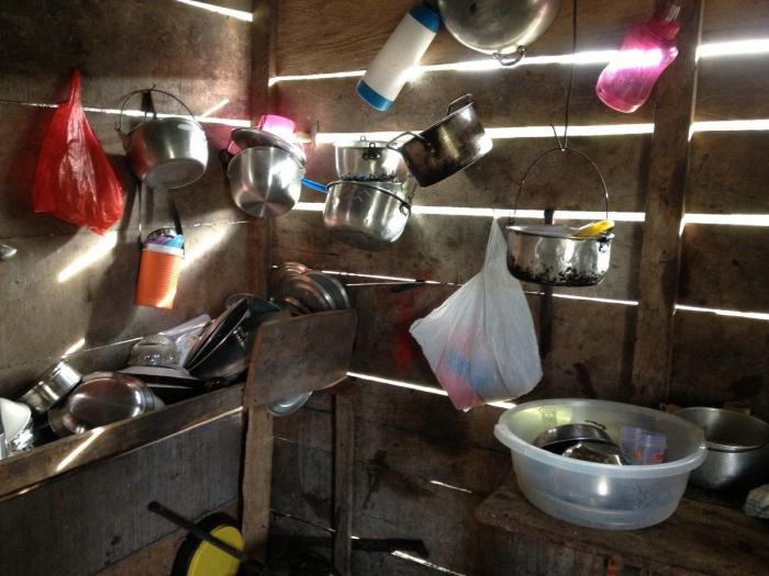 Mosquitos, arte y lodo: la Ruta Quetzal BBVA visita tribus indígenas en Panamá