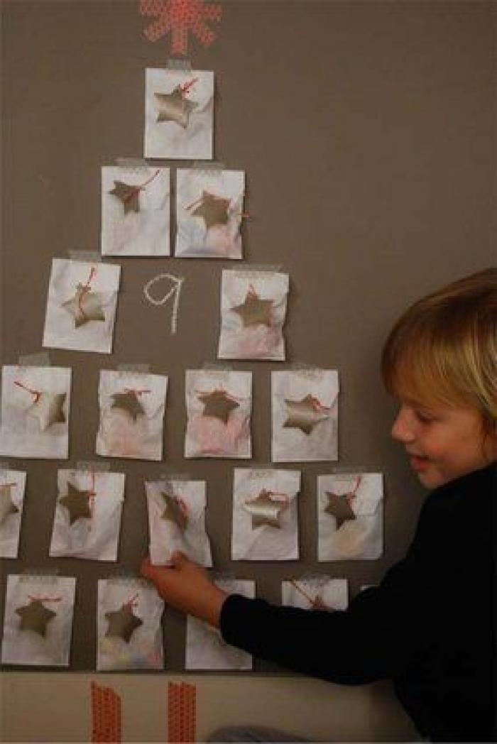 ¿Eres capaz de localizar el Papá Noel que lleva dinero en lugar de regalos en el saco?