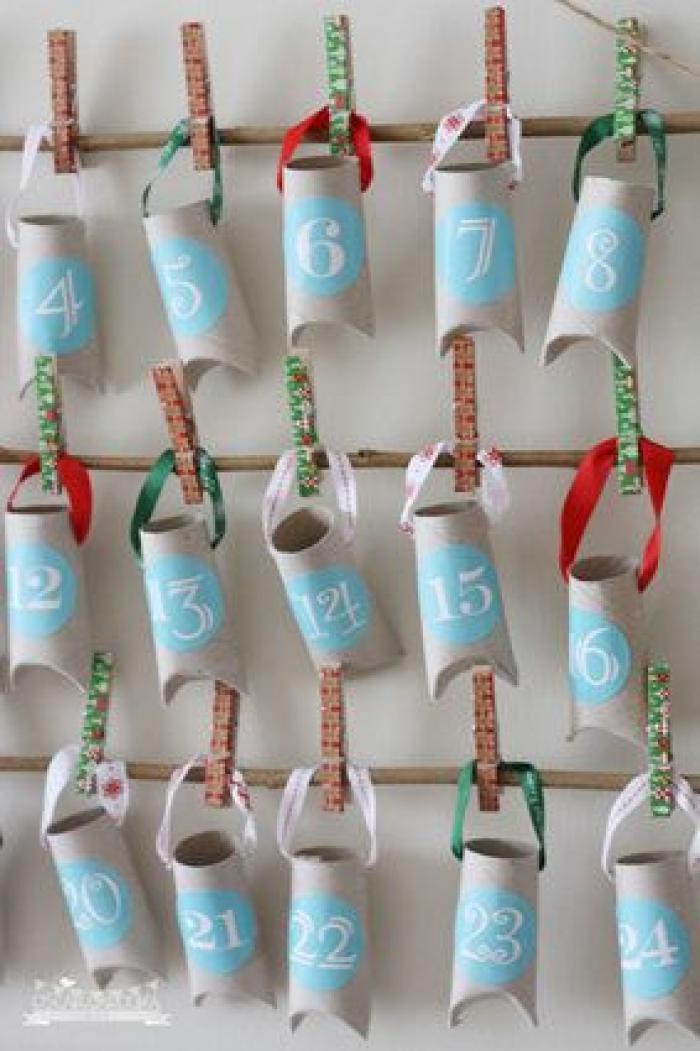 ¿Eres capaz de localizar el Papá Noel que lleva dinero en lugar de regalos en el saco?