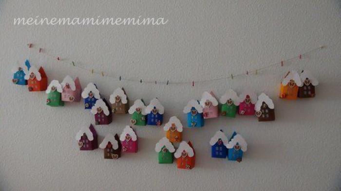 ¿Eres capaz de localizar el Papá Noel que lleva dinero en lugar de regalos en el saco?