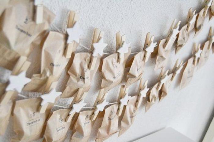 ¿Eres capaz de localizar el Papá Noel que lleva dinero en lugar de regalos en el saco?