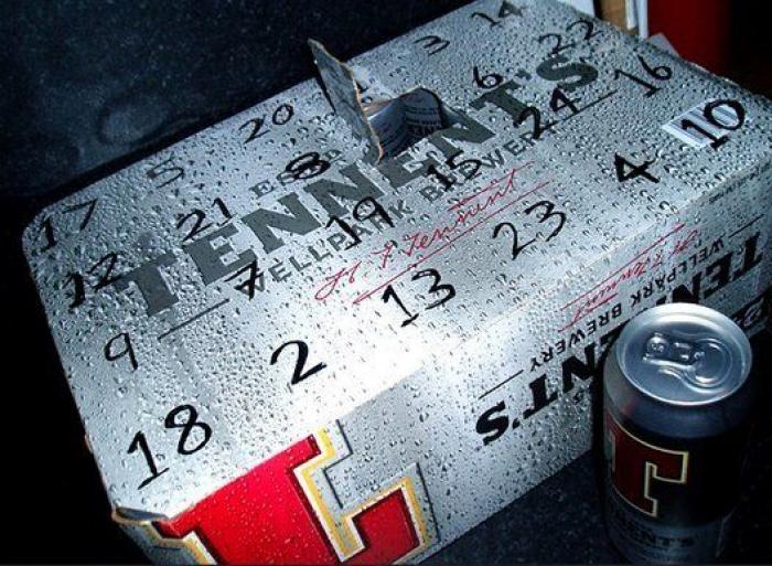 ¿Eres capaz de localizar el Papá Noel que lleva dinero en lugar de regalos en el saco?