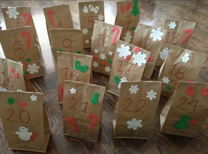 ¿Eres capaz de localizar el Papá Noel que lleva dinero en lugar de regalos en el saco?