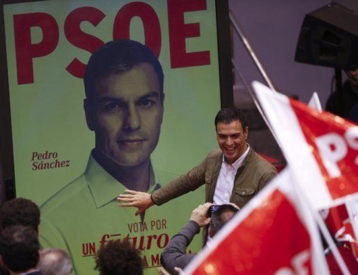 Así ha sido la pegada de carteles que arranca la campaña del 20-D