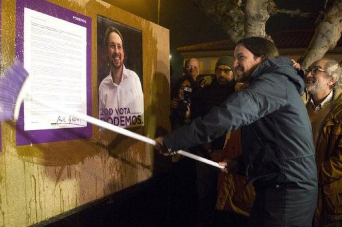 Así ha sido la pegada de carteles que arranca la campaña del 20-D