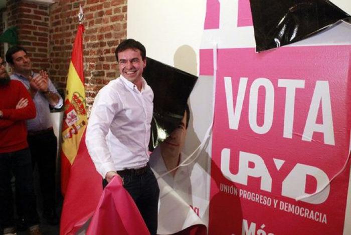 Así ha sido la pegada de carteles que arranca la campaña del 20-D