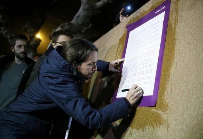 Así ha sido la pegada de carteles que arranca la campaña del 20-D