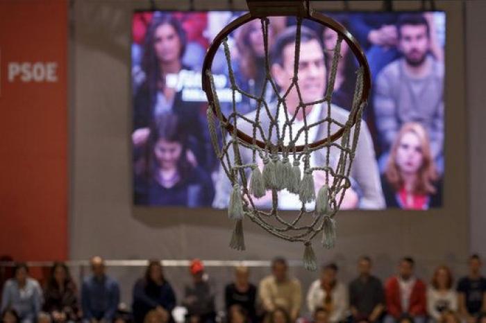 Así ha sido la pegada de carteles que arranca la campaña del 20-D