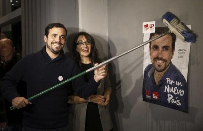 Así ha sido la pegada de carteles que arranca la campaña del 20-D