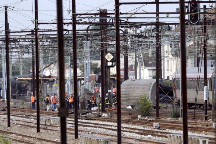 Accidente de tren en París: Al menos 6 muertos al descarrilar un tren regional en Brétigny-sur-Orge (VÍDEO, FOTOS)